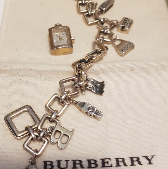 Burberry 18k gold plated charm bracelet. - Picture 3 of 12